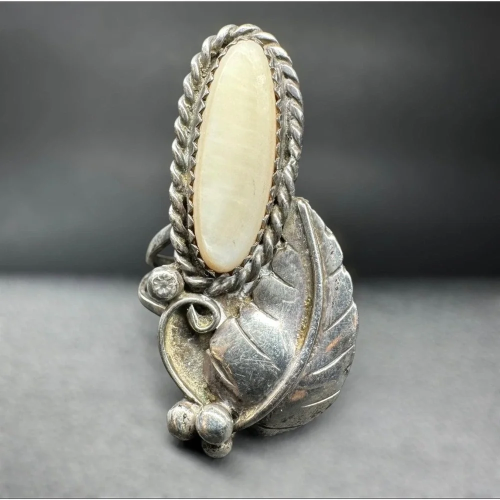 Sterling Silver Mother of Pearl Leaf Statement Ring Size 7.25 Southwestern Style